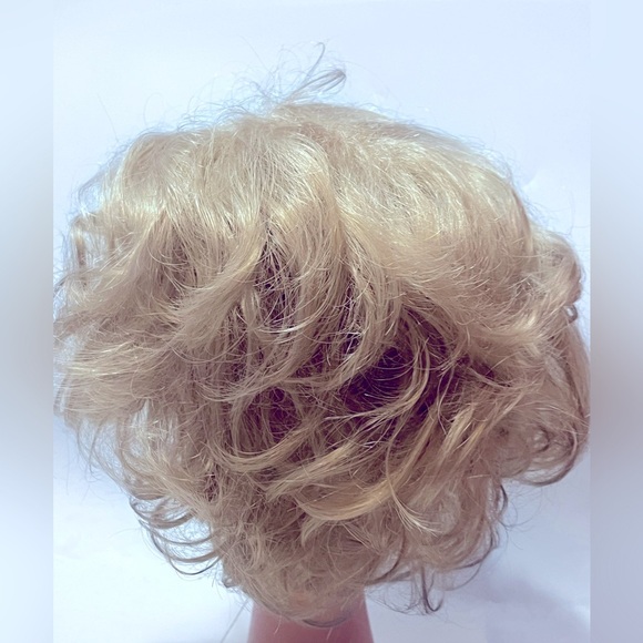 Paula Young Wig ALLURE A5510 A Loose Cutls Blonde Hair Wig - Picture 4 of 7